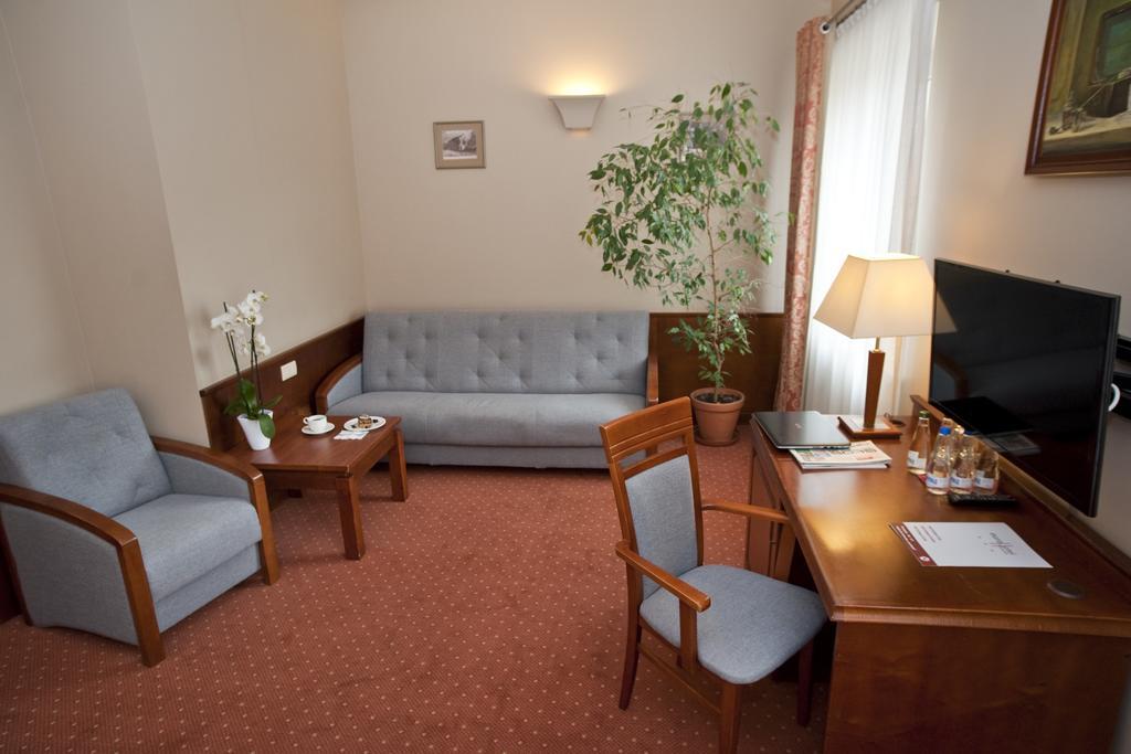 Eurohotel Swarzędz Buitenkant foto